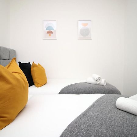 No 2 Under The Clock By Ssw - 2Br, Right In The City Centre, Sleeps 6 卡迪夫 外观 照片