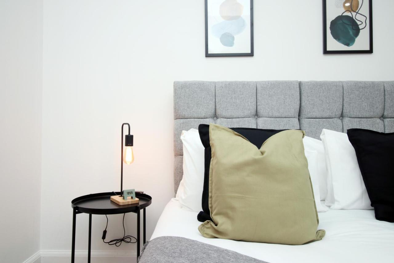 No 2 Under The Clock By Ssw - 2Br, Right In The City Centre, Sleeps 6 卡迪夫 外观 照片