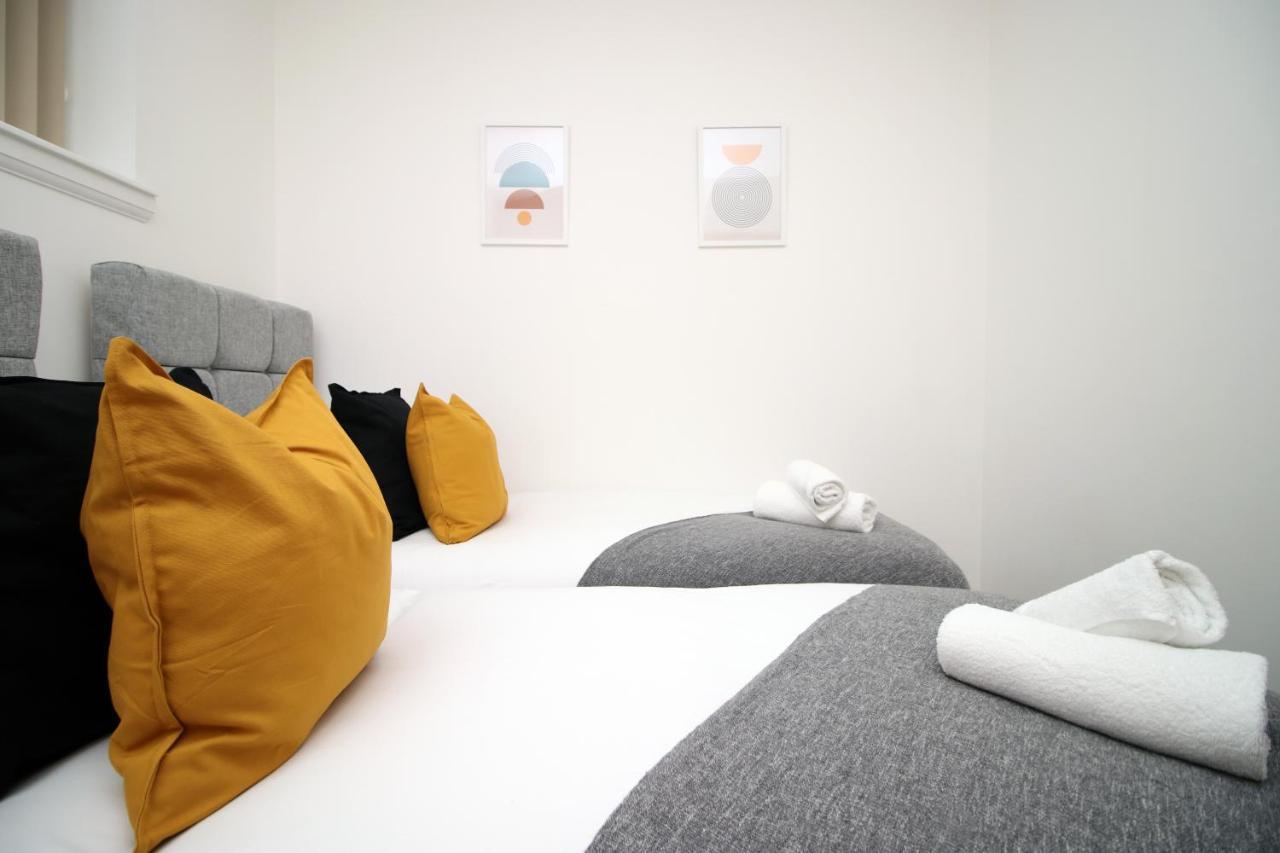 No 2 Under The Clock By Ssw - 2Br, Right In The City Centre, Sleeps 6 卡迪夫 外观 照片