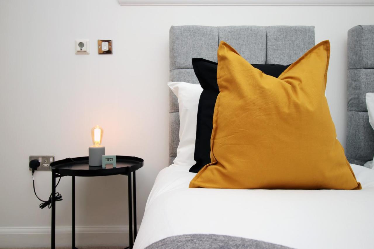 No 2 Under The Clock By Ssw - 2Br, Right In The City Centre, Sleeps 6 卡迪夫 外观 照片