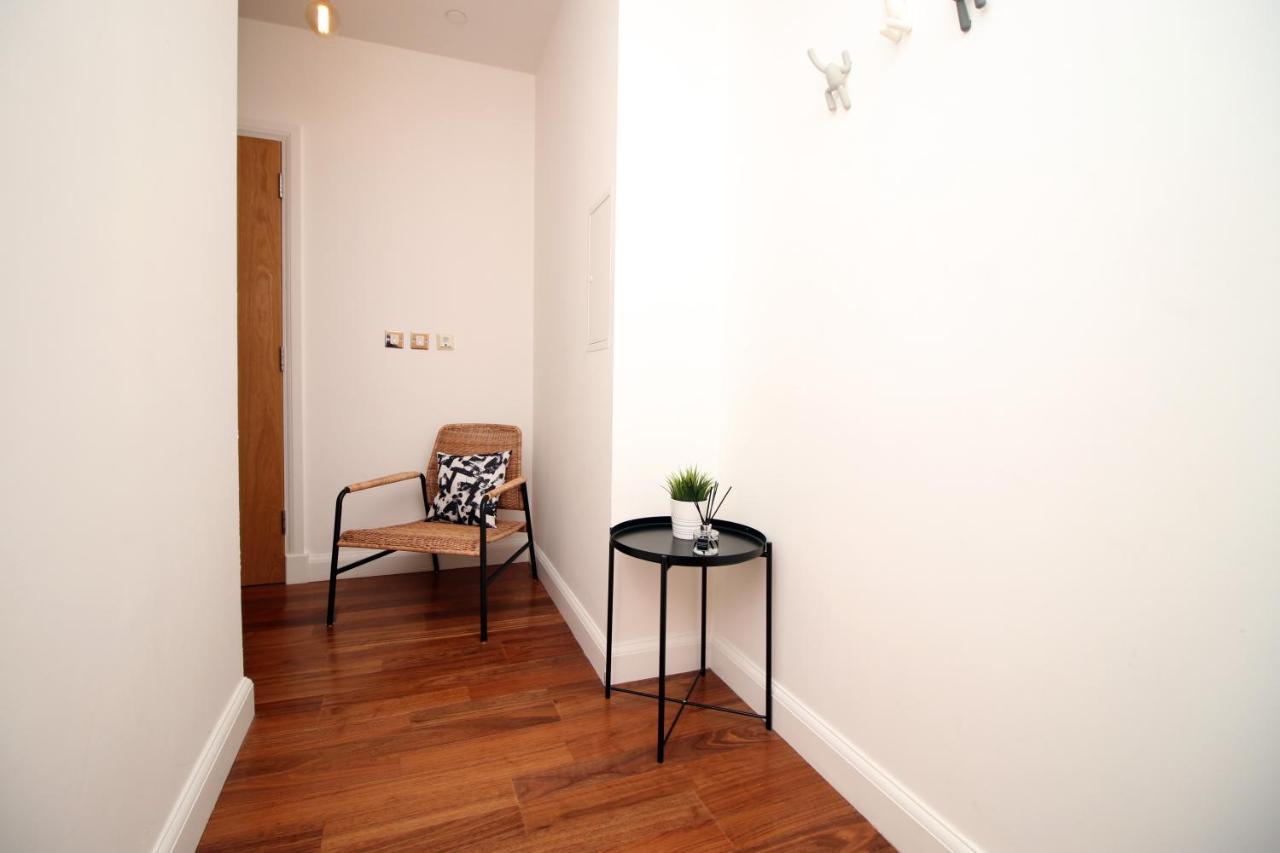No 2 Under The Clock By Ssw - 2Br, Right In The City Centre, Sleeps 6 卡迪夫 外观 照片