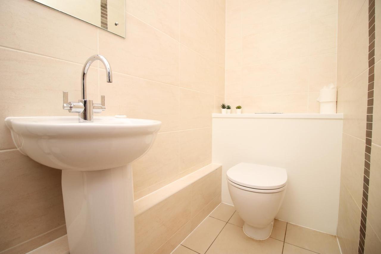 No 2 Under The Clock By Ssw - 2Br, Right In The City Centre, Sleeps 6 卡迪夫 外观 照片
