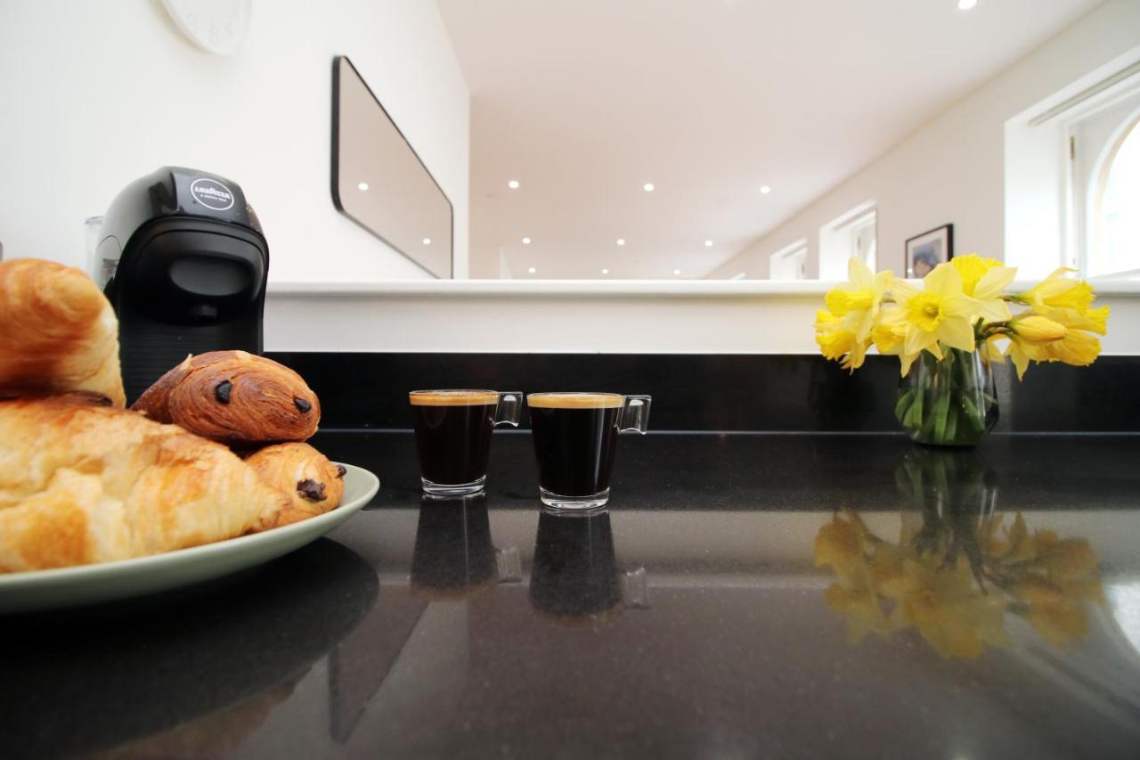 No 2 Under The Clock By Ssw - 2Br, Right In The City Centre, Sleeps 6 卡迪夫 外观 照片