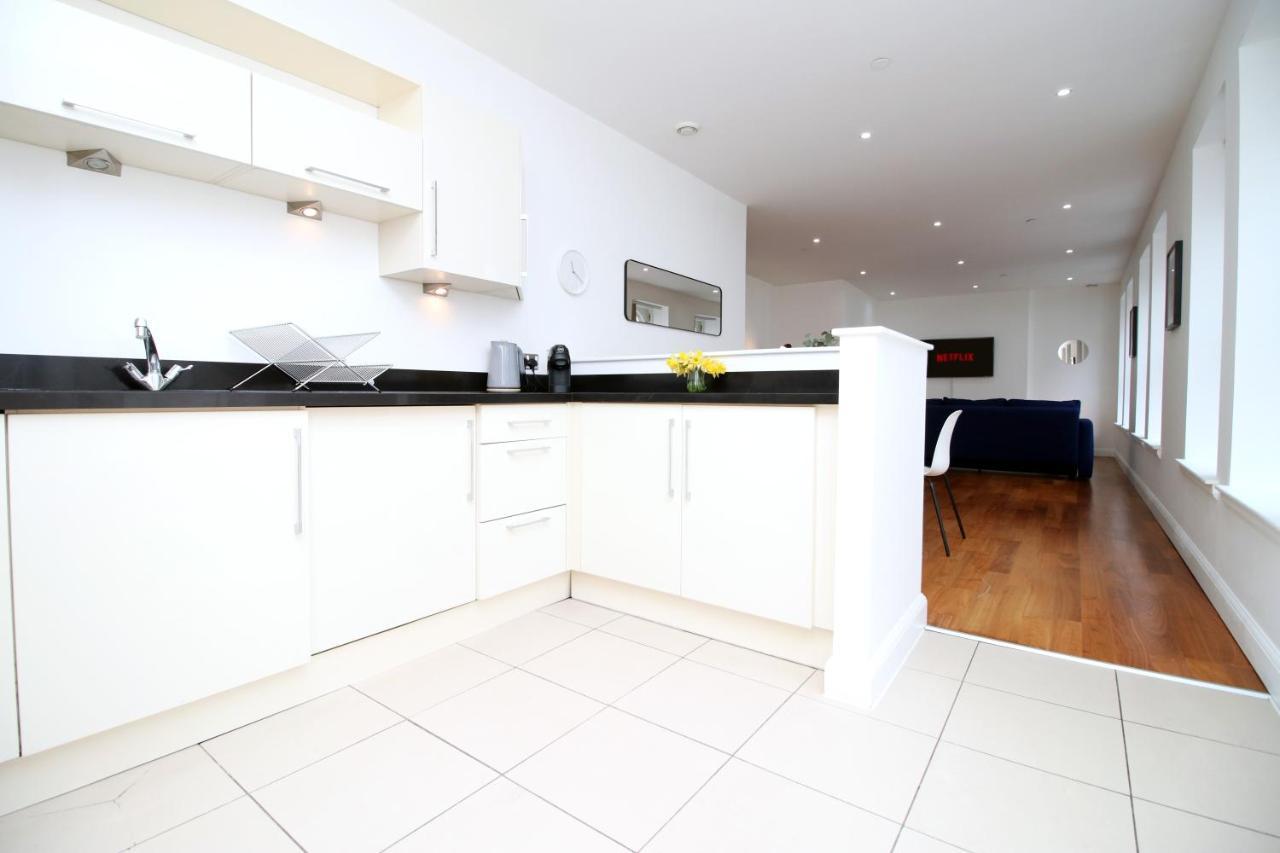No 2 Under The Clock By Ssw - 2Br, Right In The City Centre, Sleeps 6 卡迪夫 外观 照片