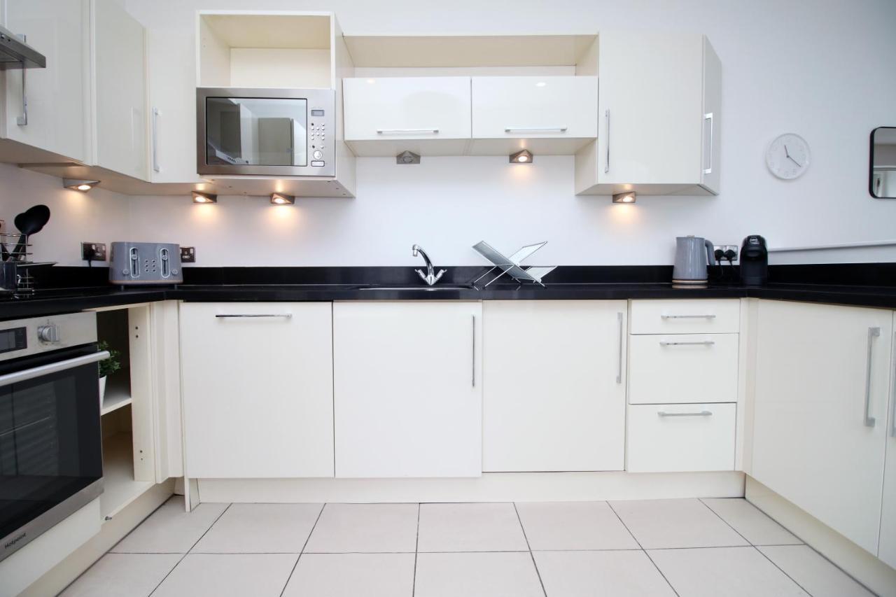 No 2 Under The Clock By Ssw - 2Br, Right In The City Centre, Sleeps 6 卡迪夫 外观 照片
