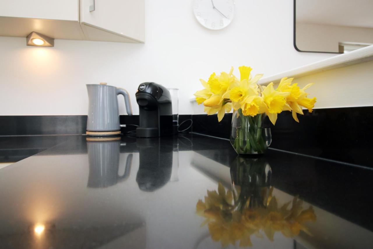 No 2 Under The Clock By Ssw - 2Br, Right In The City Centre, Sleeps 6 卡迪夫 外观 照片