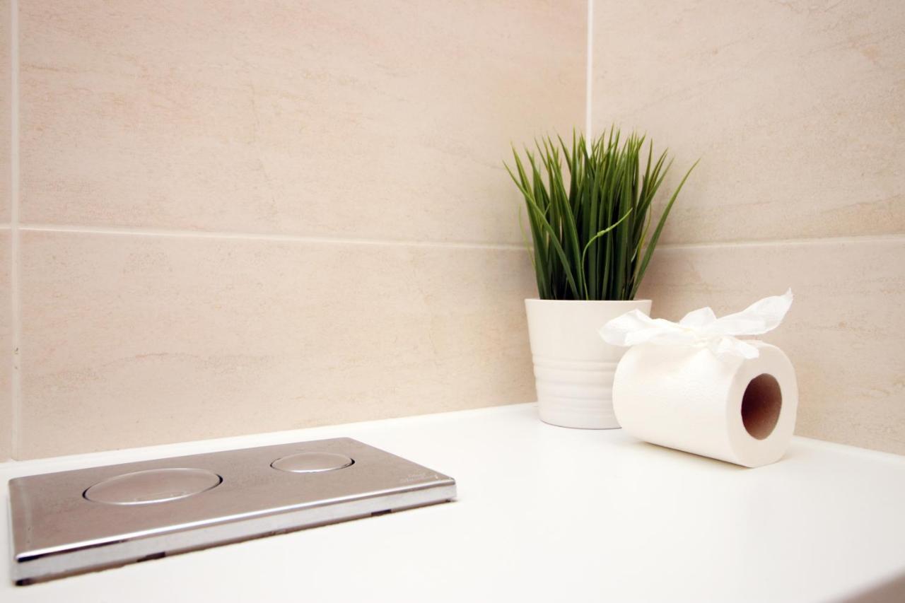 No 2 Under The Clock By Ssw - 2Br, Right In The City Centre, Sleeps 6 卡迪夫 外观 照片