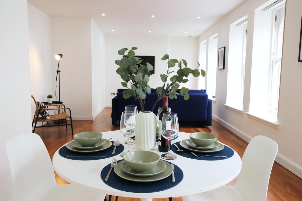 No 2 Under The Clock By Ssw - 2Br, Right In The City Centre, Sleeps 6 卡迪夫 外观 照片