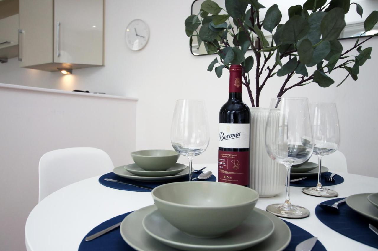 No 2 Under The Clock By Ssw - 2Br, Right In The City Centre, Sleeps 6 卡迪夫 外观 照片