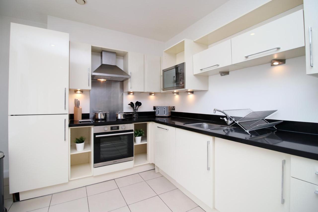 No 2 Under The Clock By Ssw - 2Br, Right In The City Centre, Sleeps 6 卡迪夫 外观 照片