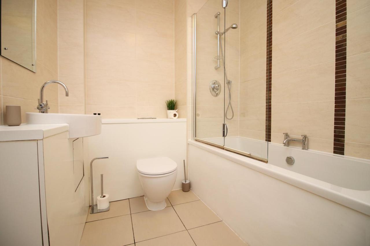 No 2 Under The Clock By Ssw - 2Br, Right In The City Centre, Sleeps 6 卡迪夫 外观 照片
