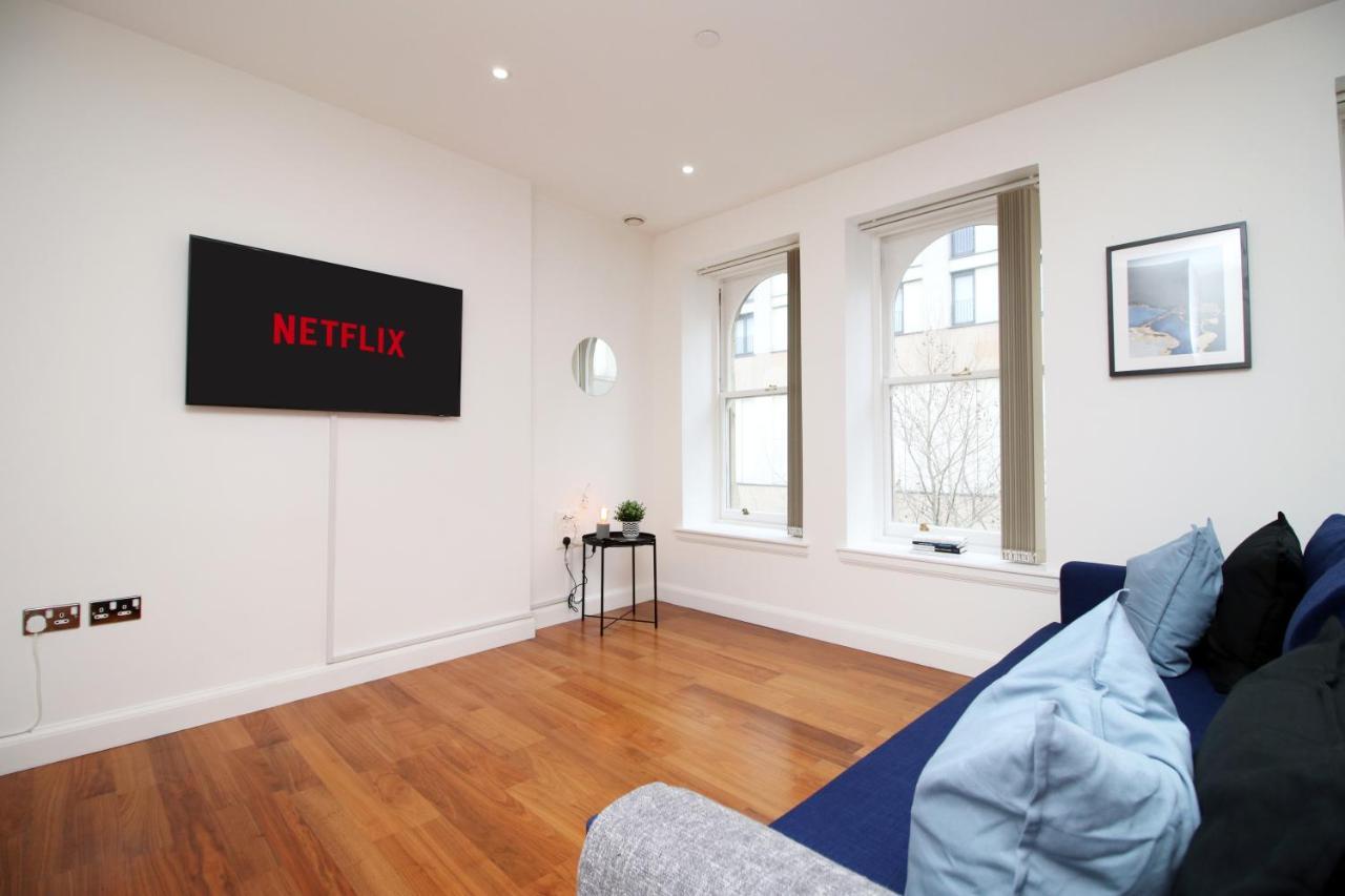 No 2 Under The Clock By Ssw - 2Br, Right In The City Centre, Sleeps 6 卡迪夫 外观 照片