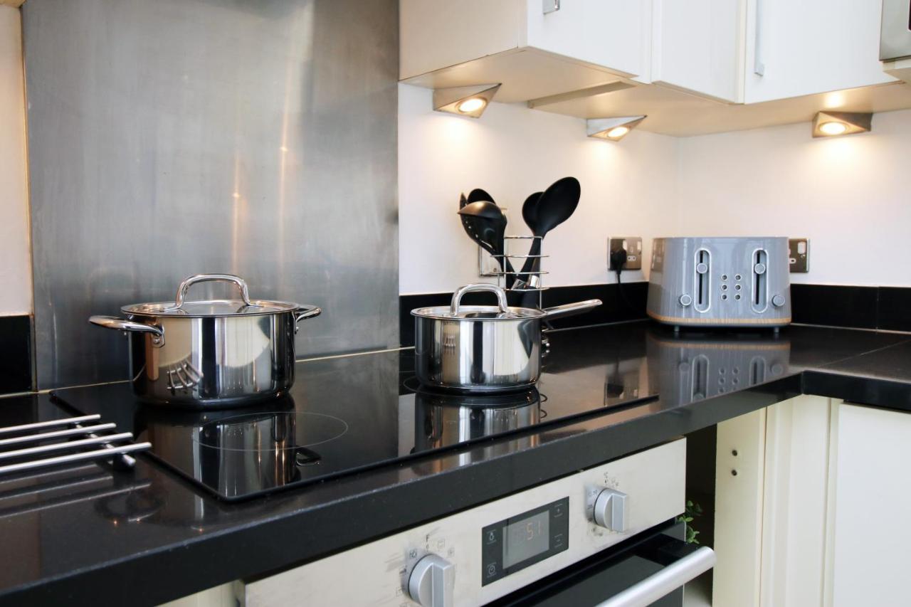 No 2 Under The Clock By Ssw - 2Br, Right In The City Centre, Sleeps 6 卡迪夫 外观 照片