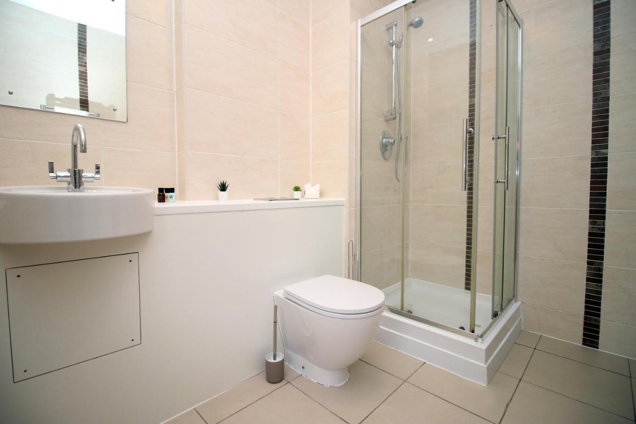 No 2 Under The Clock By Ssw - 2Br, Right In The City Centre, Sleeps 6 卡迪夫 外观 照片