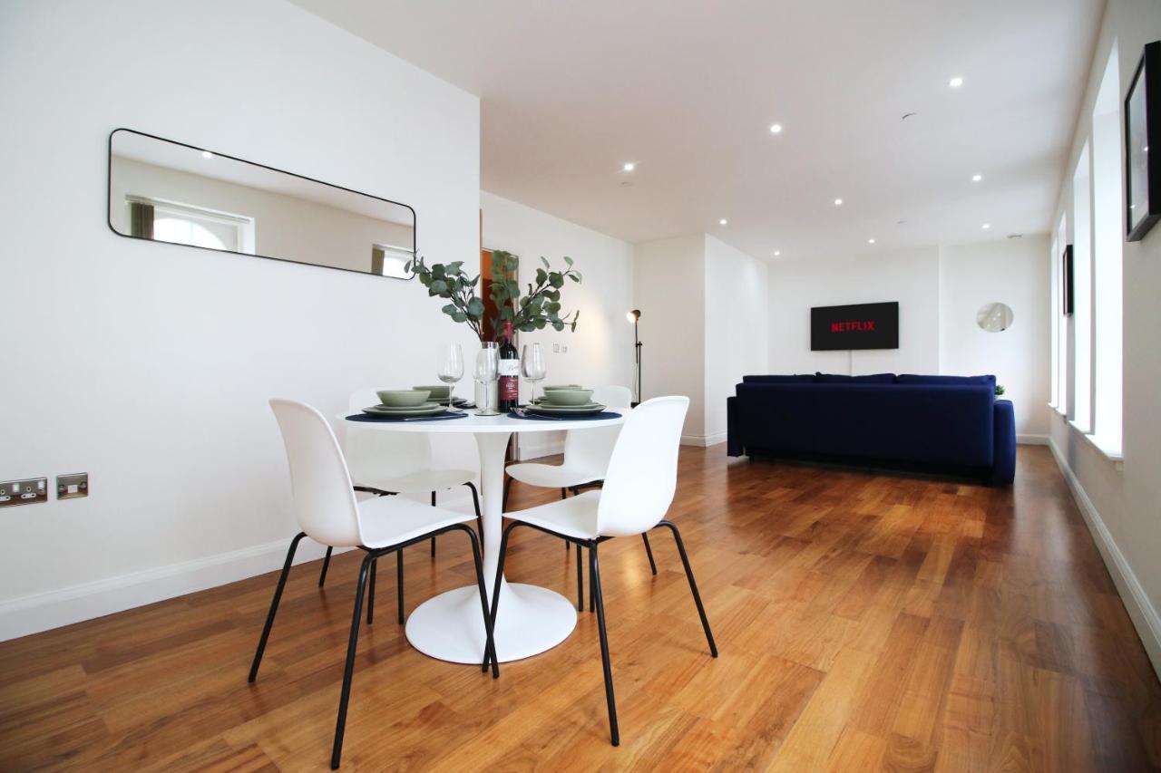 No 2 Under The Clock By Ssw - 2Br, Right In The City Centre, Sleeps 6 卡迪夫 外观 照片